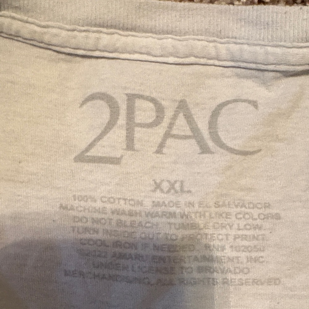 Graphic Shirt bundle (4 shirts size 2XL) - Picture 8 of 17